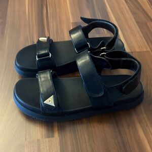 GUESS Black Comfortable Strappy Platform Sandals women’s size 9M Velcro slip on